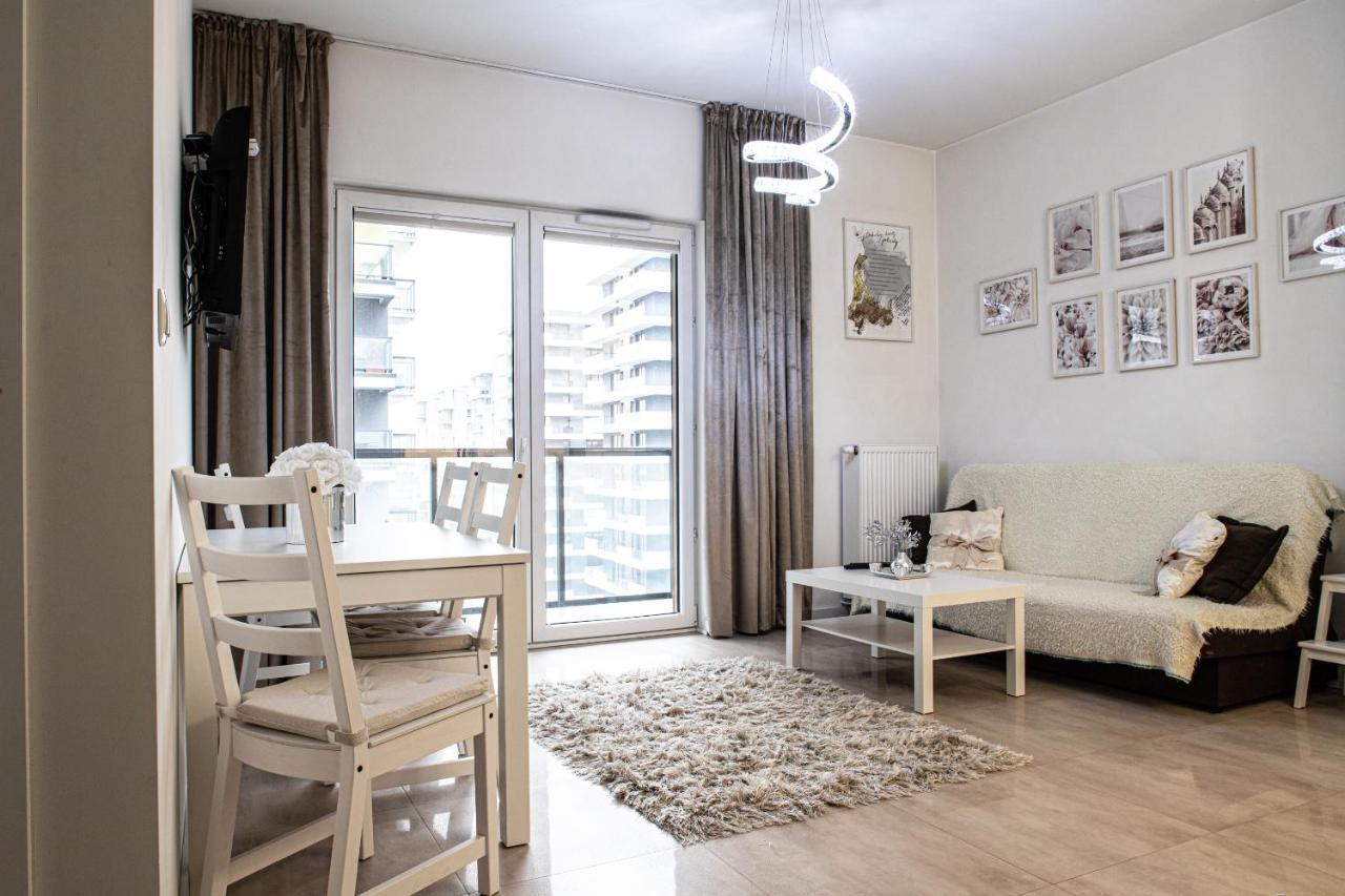 Wola Glamour Apartment Warsawa Bagian luar foto
